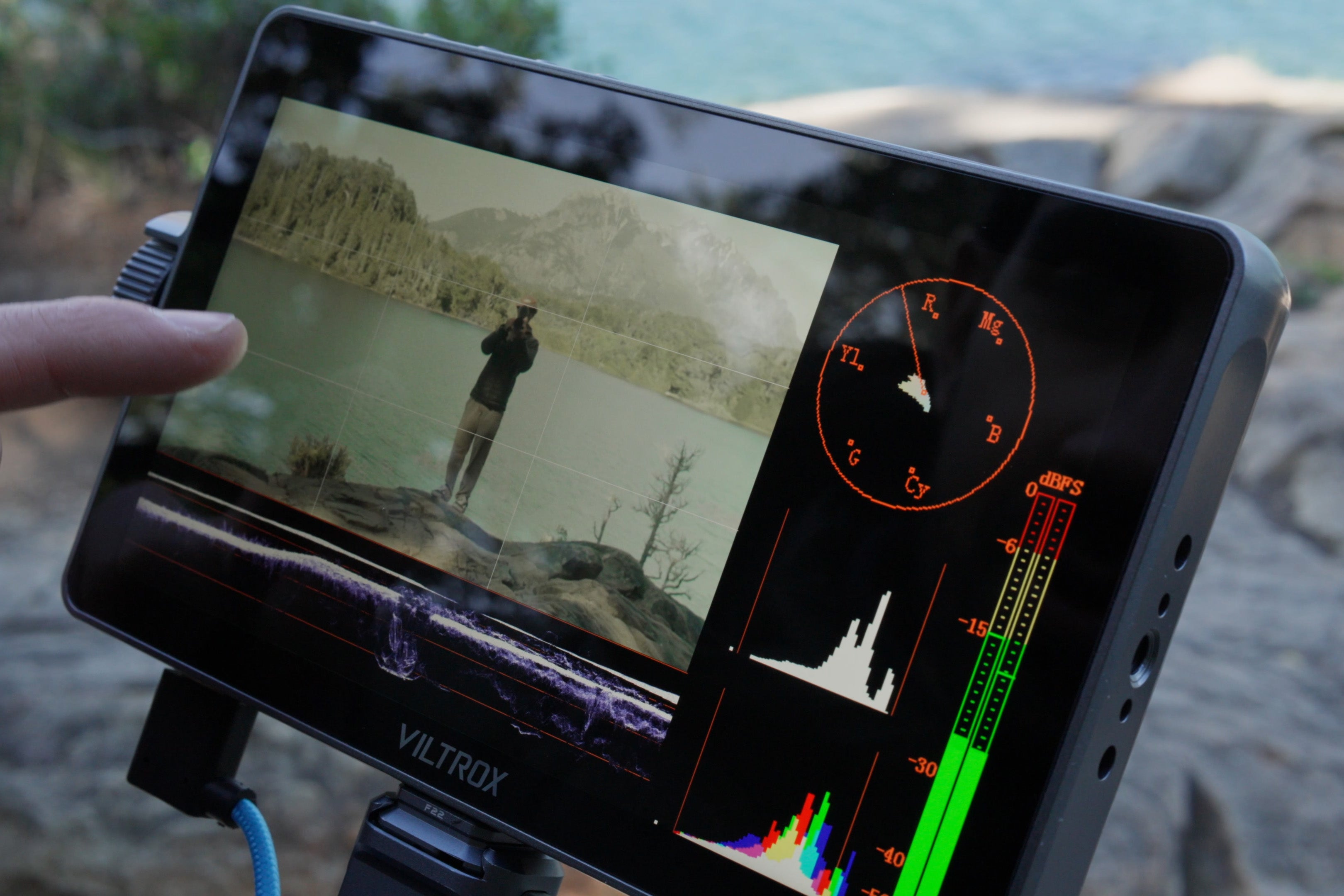 Camera Monitor with Full Waveform Function