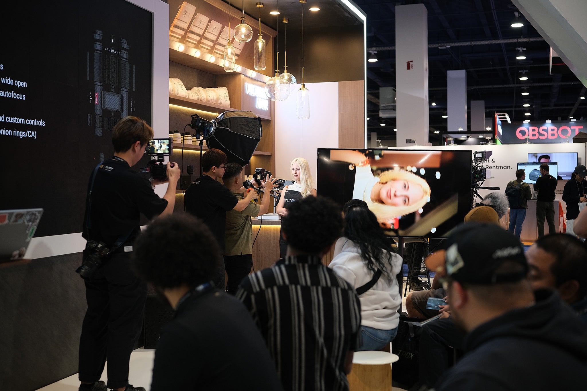 Viltrox DC-X2 monitor